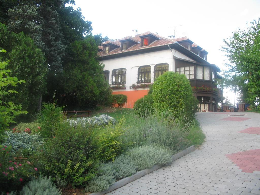 Hotel Krisztina Panzió Balatonalmádi Exterior foto